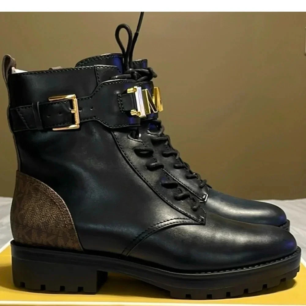 *Final Price* Michael Kors Reed Lace Up Boots black/brown gold logo NEW Size 7.5 - Picture 1 of 7